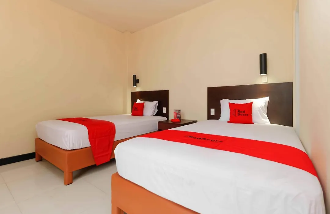 RedDoorz Plus near Halim Perdanakusuma 2-1